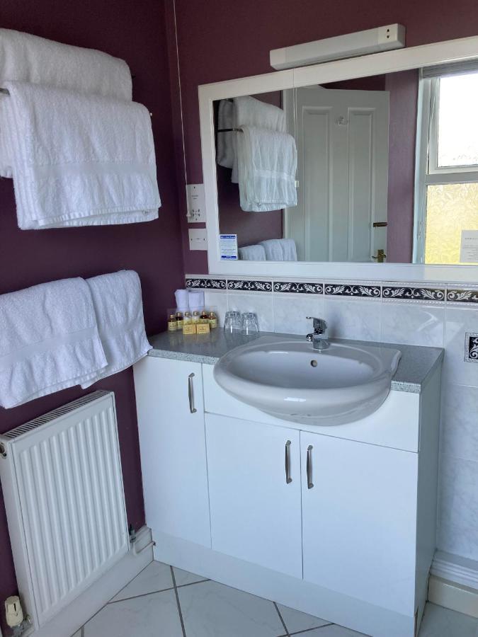 Llety Betws Hotel Стая снимка