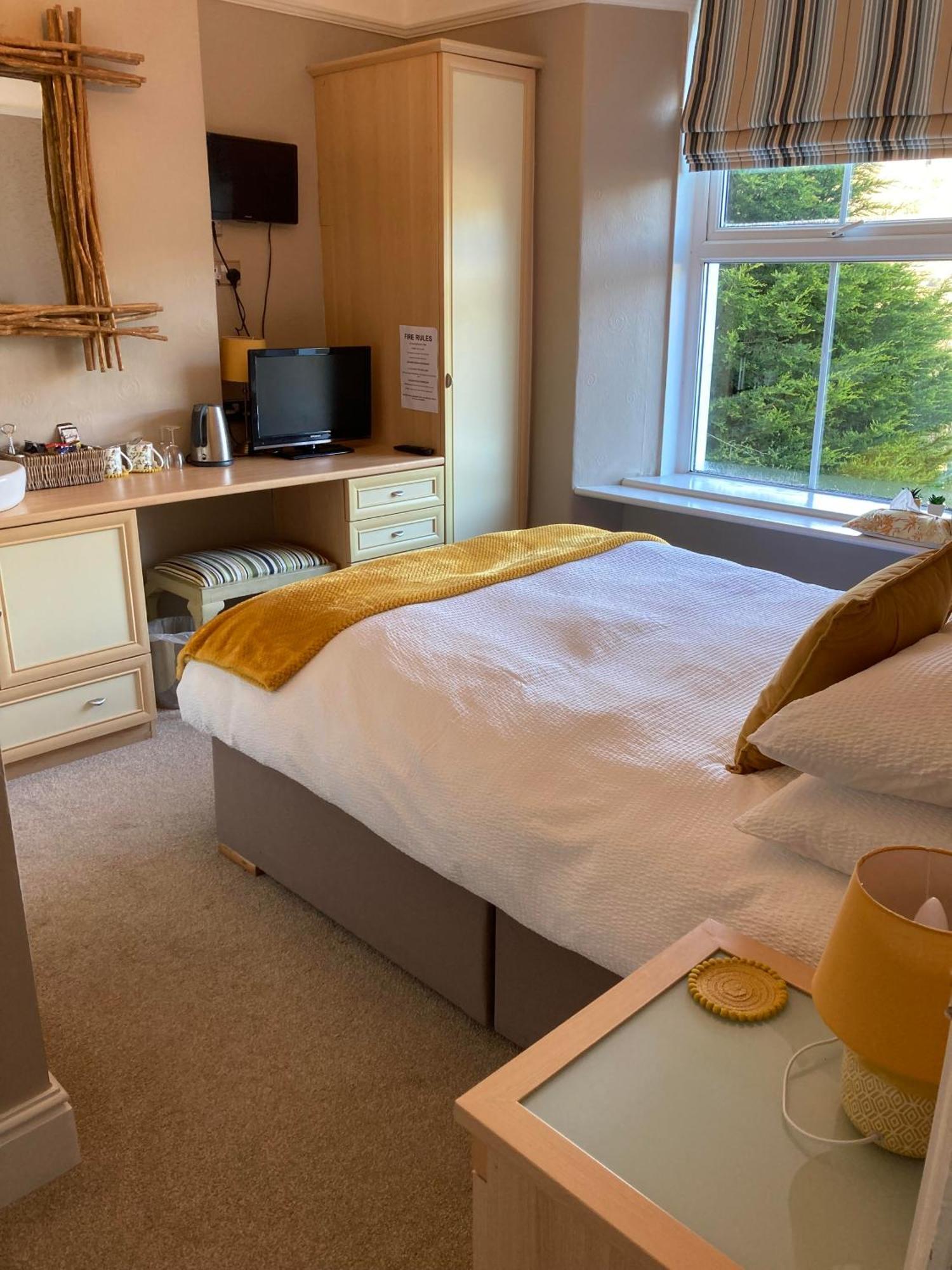 Llety Betws Hotel Стая снимка