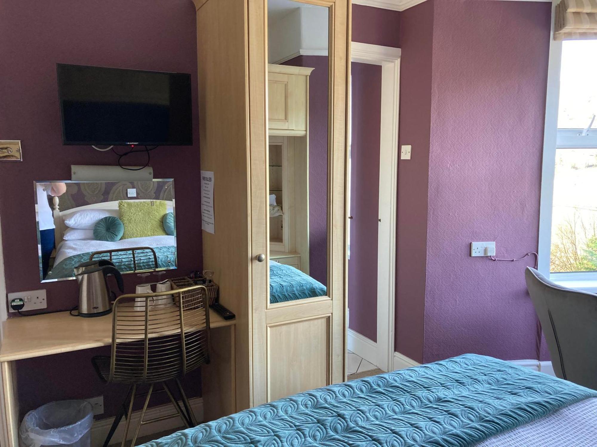Llety Betws Hotel Стая снимка